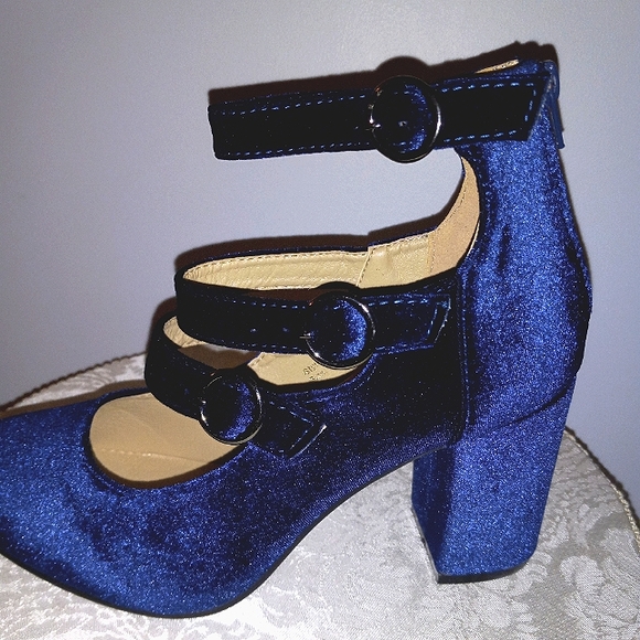 Ladies Tripple Buckle Strap Heels - Picture 2 of 6